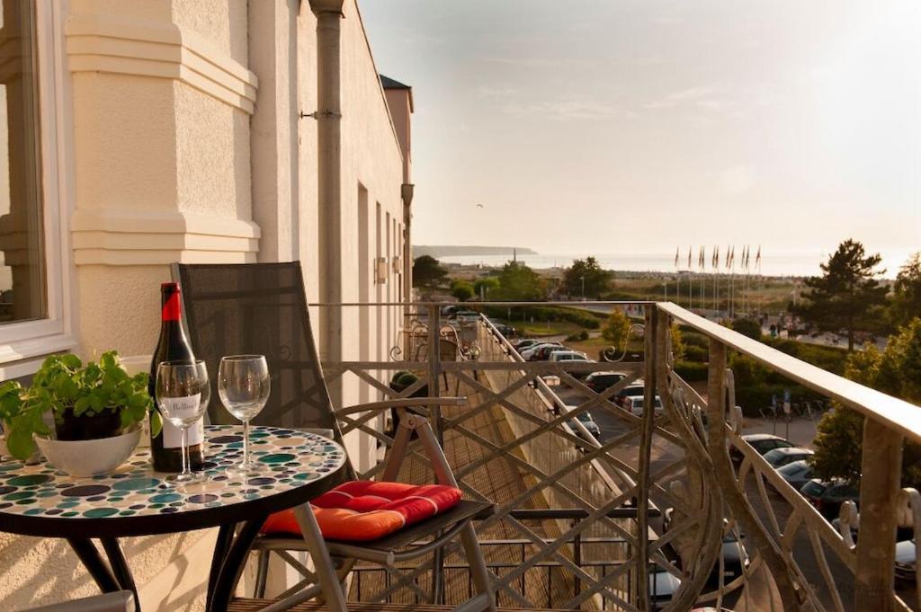 Villa Seeblick Warnemuende - Fewo Mit Meerblick Und Balkon Direkt Am Strand Fuer 2-4 Pers Rostock Exteriör bild