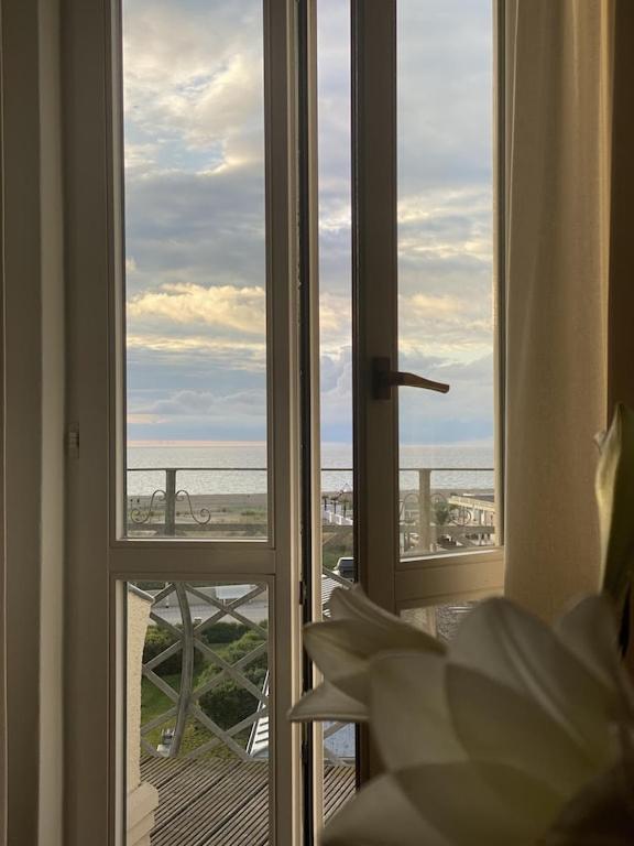 Villa Seeblick Warnemuende - Fewo Mit Meerblick Und Balkon Direkt Am Strand Fuer 2-4 Pers Rostock Exteriör bild